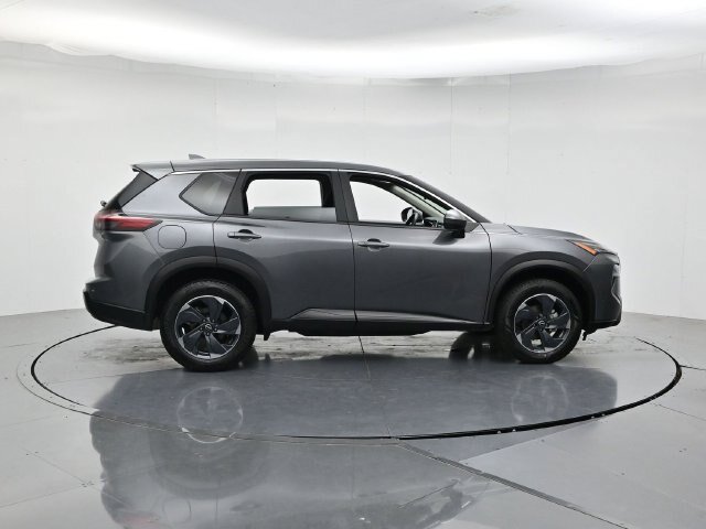 Used 2025 Nissan Rogue SV FWD image 2