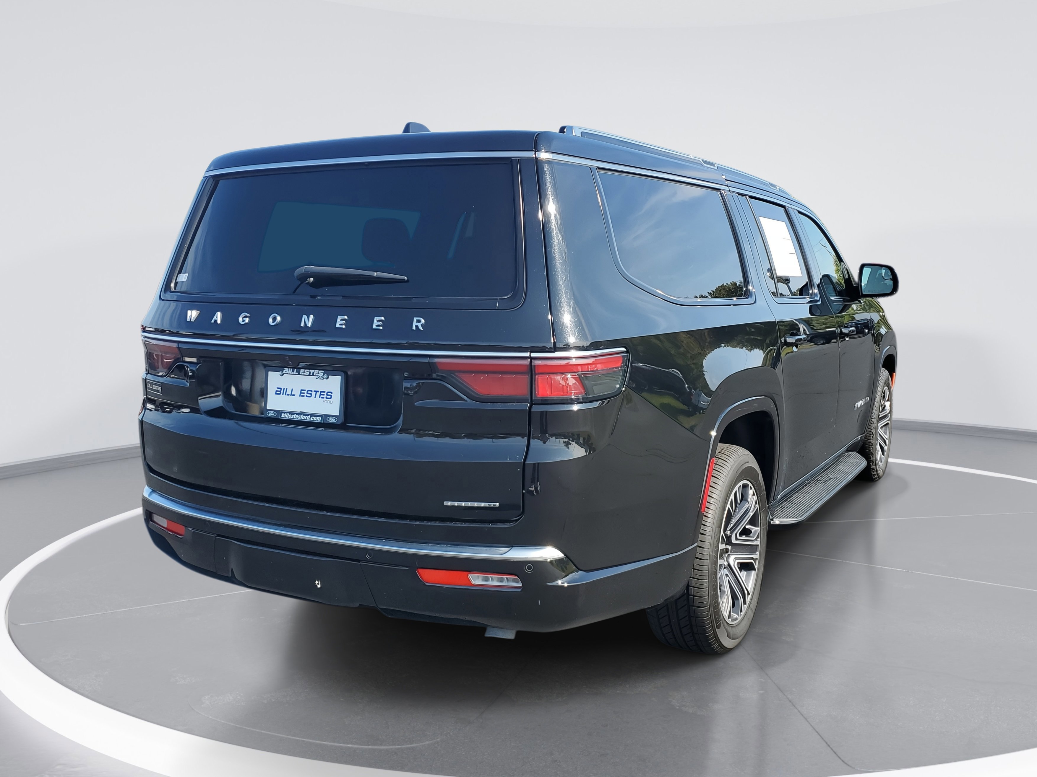 Used 2024 Jeep Wagoneer L Series II w/ Flexible Seating Group image 3