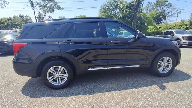 Certified 2022 Ford Explorer XLT w/ Equipment Group 202A image 9