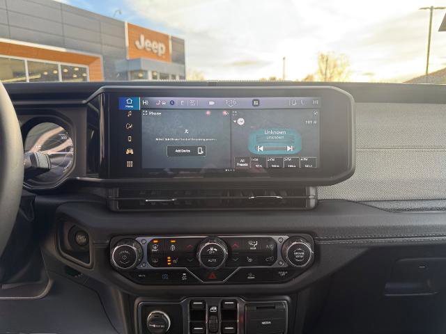 Used 2024 Jeep Wrangler Unlimited Sahara AWD/4WD image 14