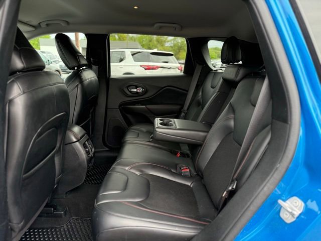 Used 2020 Jeep Cherokee Trailhawk w/ Cold Weather Group AWD/4WD image 14