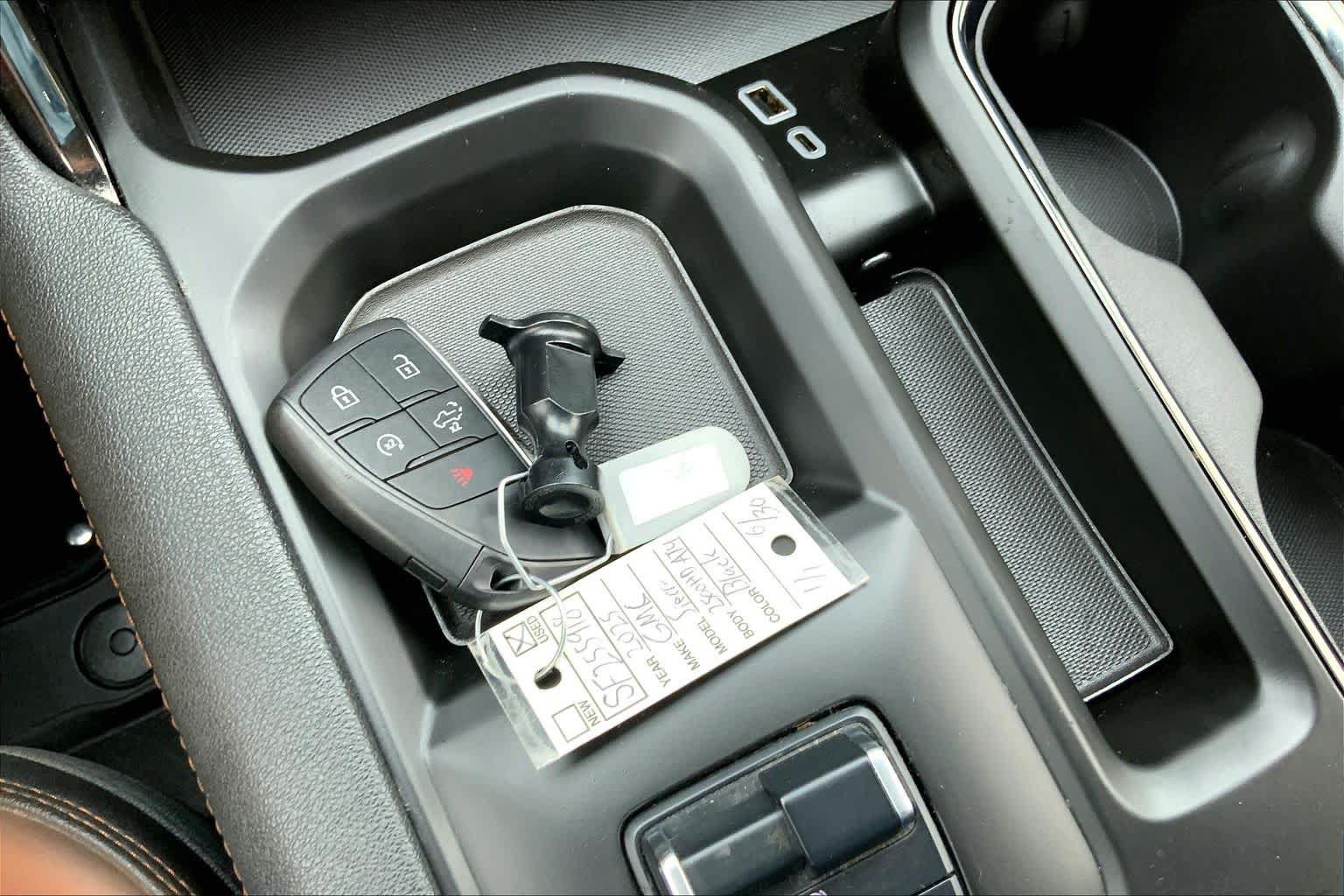 Used 2025 GMC Sierra 2500 AT4 AWD/4WD image 15