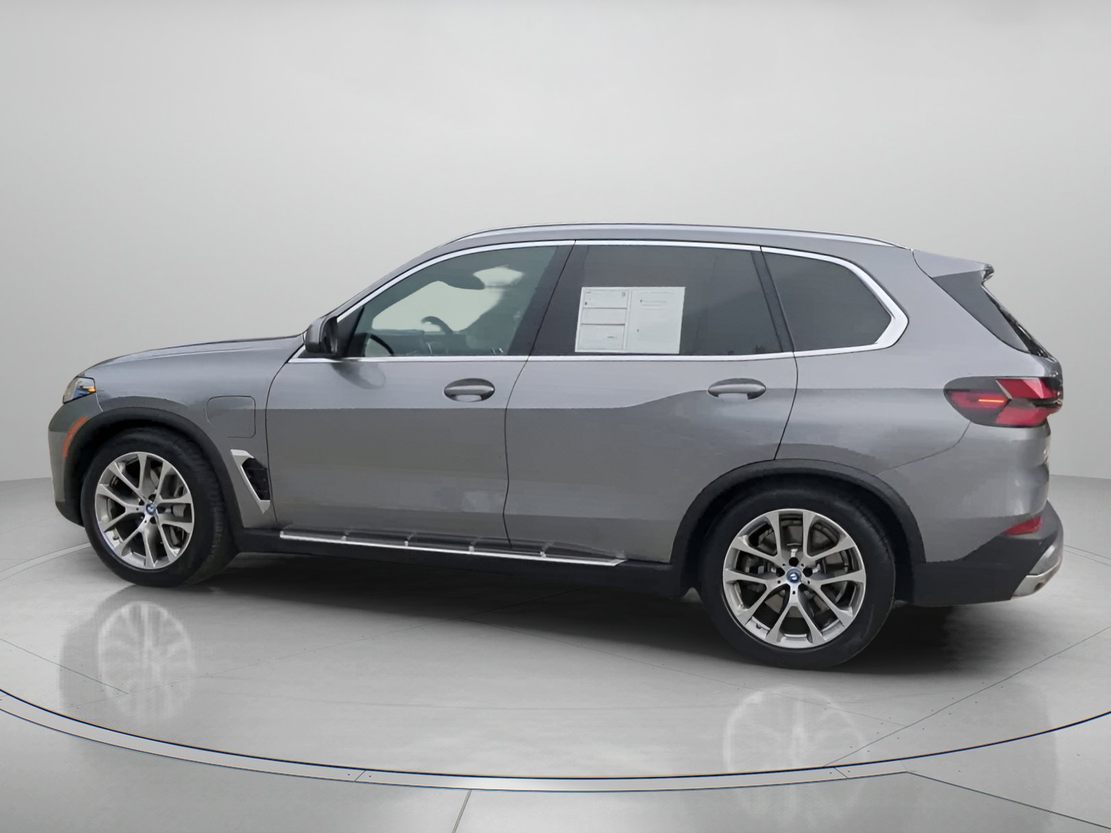 Used 2025 BMW X5 xDrive50e AWD/4WD image 17