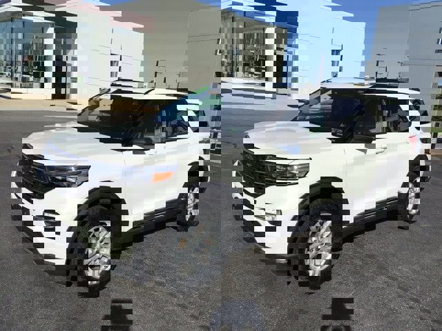 Certified 2022 Ford Explorer XLT w/ Equipment Group 202A image 2