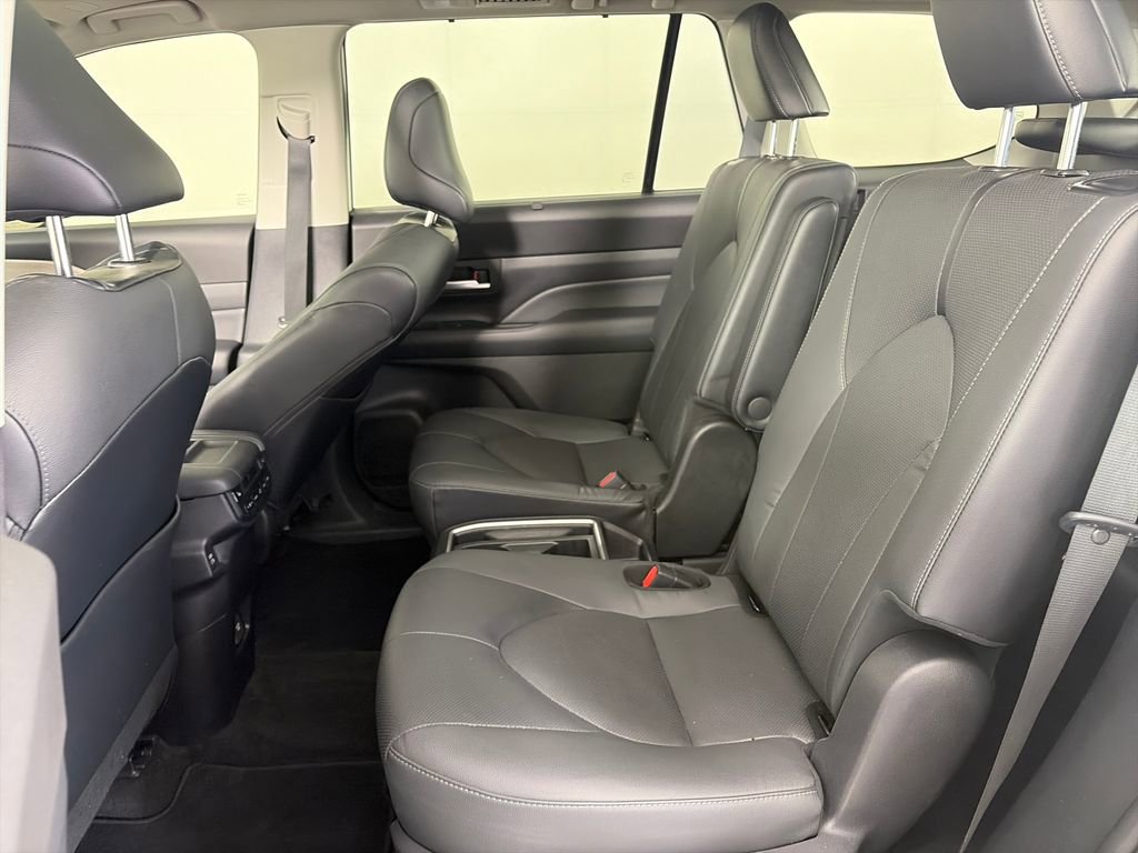 Used 2024 Toyota Grand Highlander AWD image 12