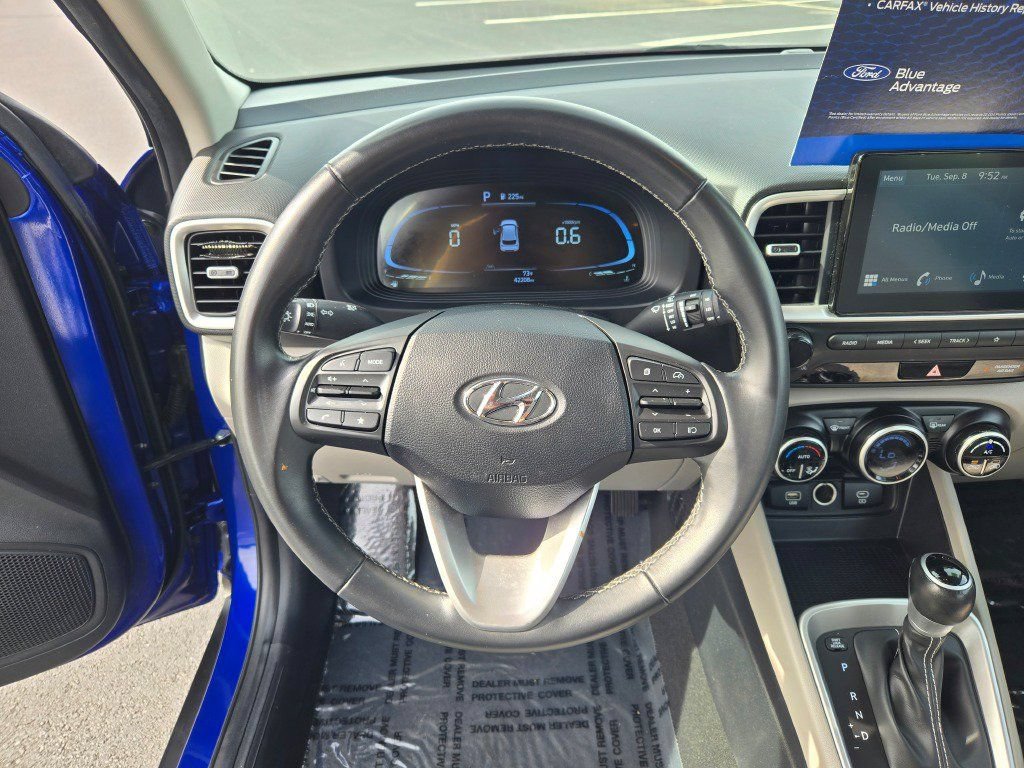 Used 2024 Hyundai Venue SEL FWD image 31