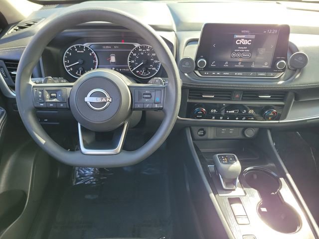 Used 2024 Nissan Rogue SV image 4