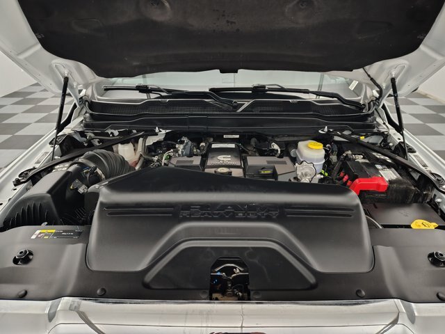 Used 2024 RAM 2500 Tradesman w/ Chrome Appearance Group AWD/4WD image 18