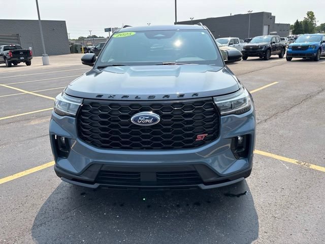 Certified 2025 Ford Explorer ST AWD/4WD image 17