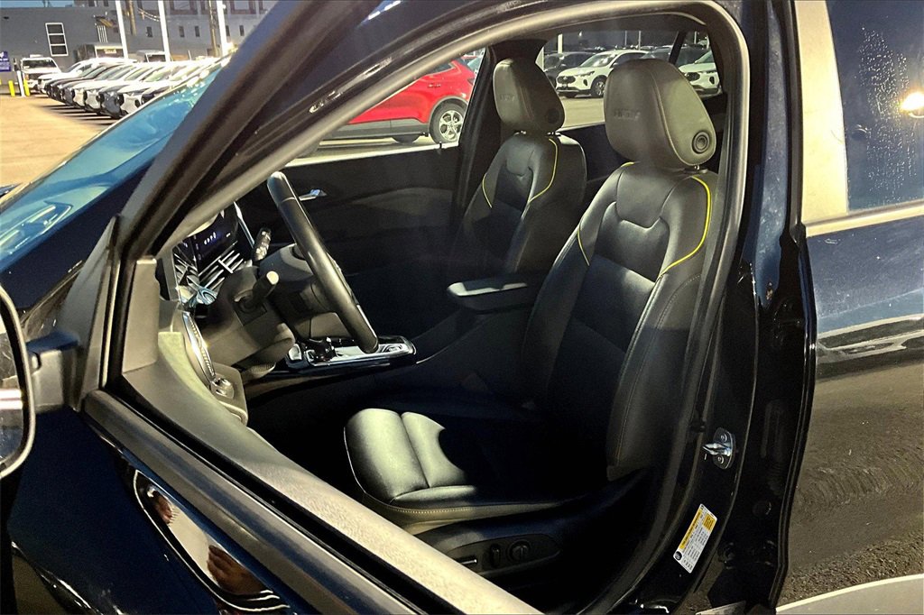 Used 2024 Chevrolet Trax ACTIV w/ Driver Confidence Package image 23