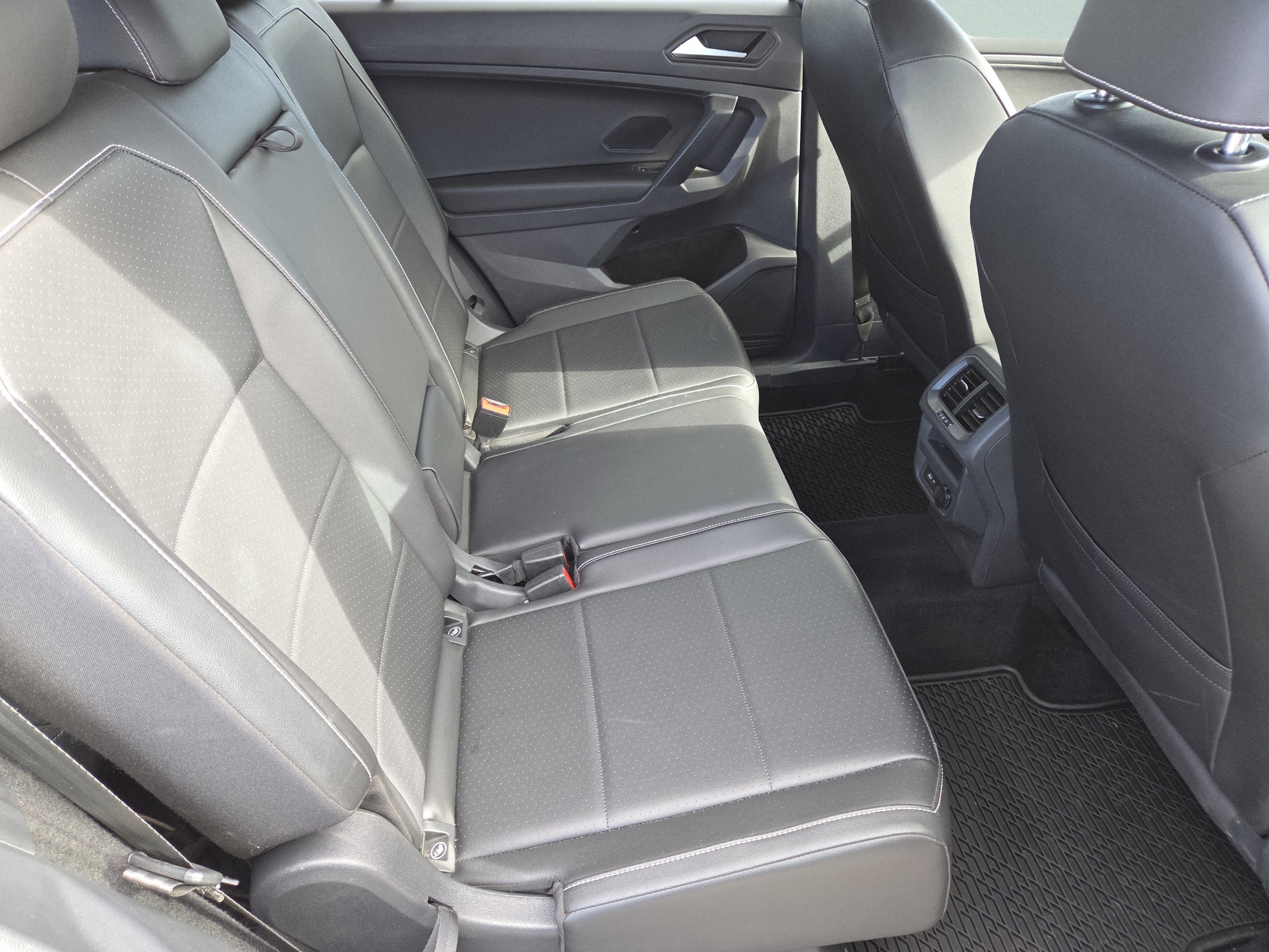 Used 2021 Volkswagen Tiguan SE AWD/4WD image 30
