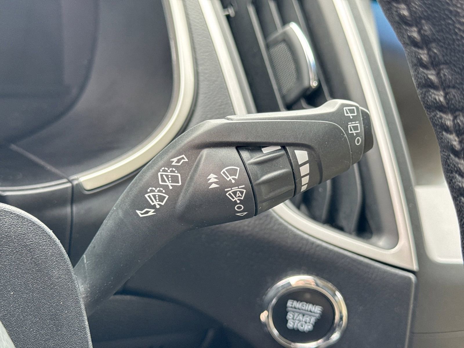 Certified 2020 Ford Edge SEL FWD image 24