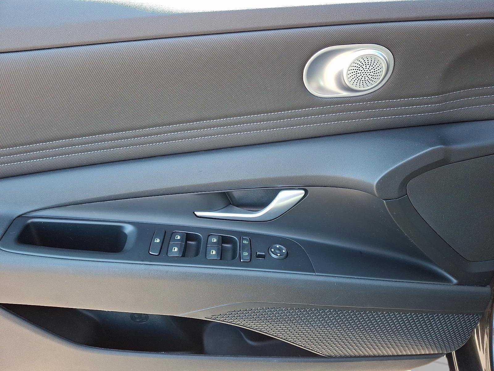 Used 2023 Hyundai Elantra SEL w/ Convenience Package image 12