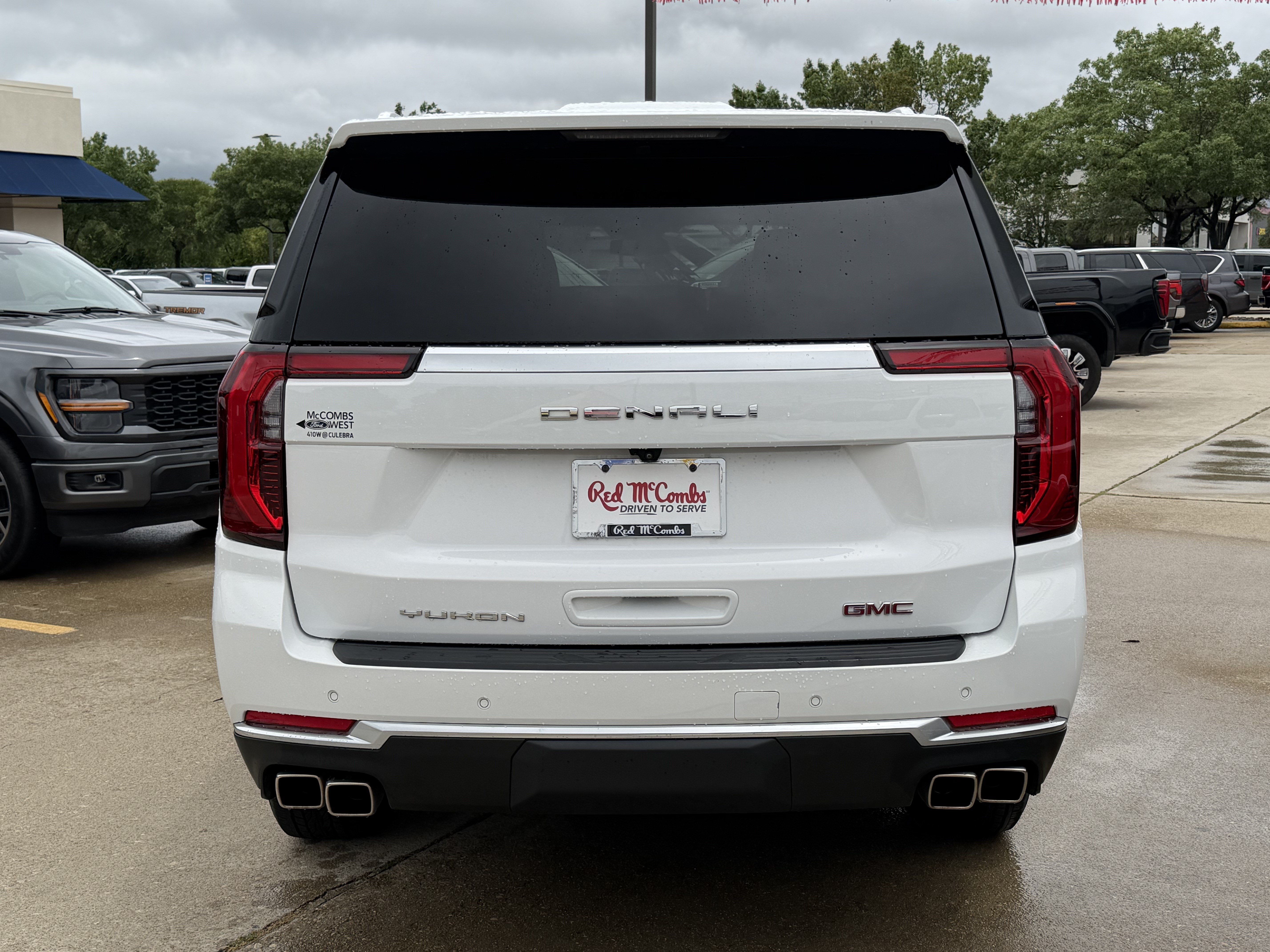 Used 2025 GMC Yukon XL Denali AWD/4WD image 8