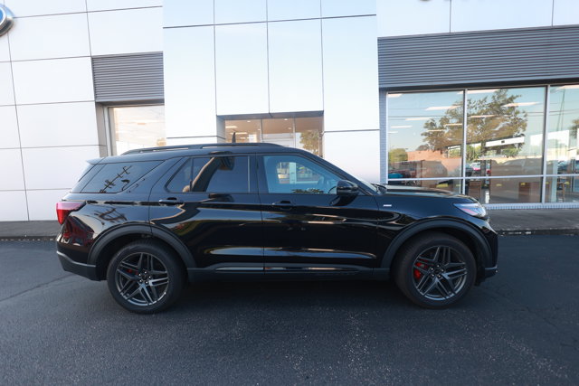 Certified 2025 Ford Explorer ST-Line w/ ST-Line Street Pack AWD/4WD image 3