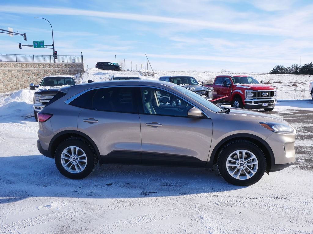 Certified 2020 Ford Escape SE image 4