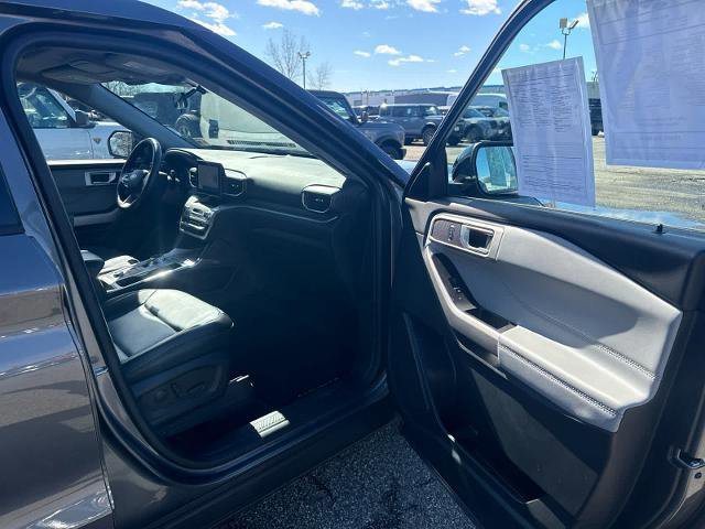 Certified 2023 Ford Explorer XLT w/ Equipment Group 202A image 9