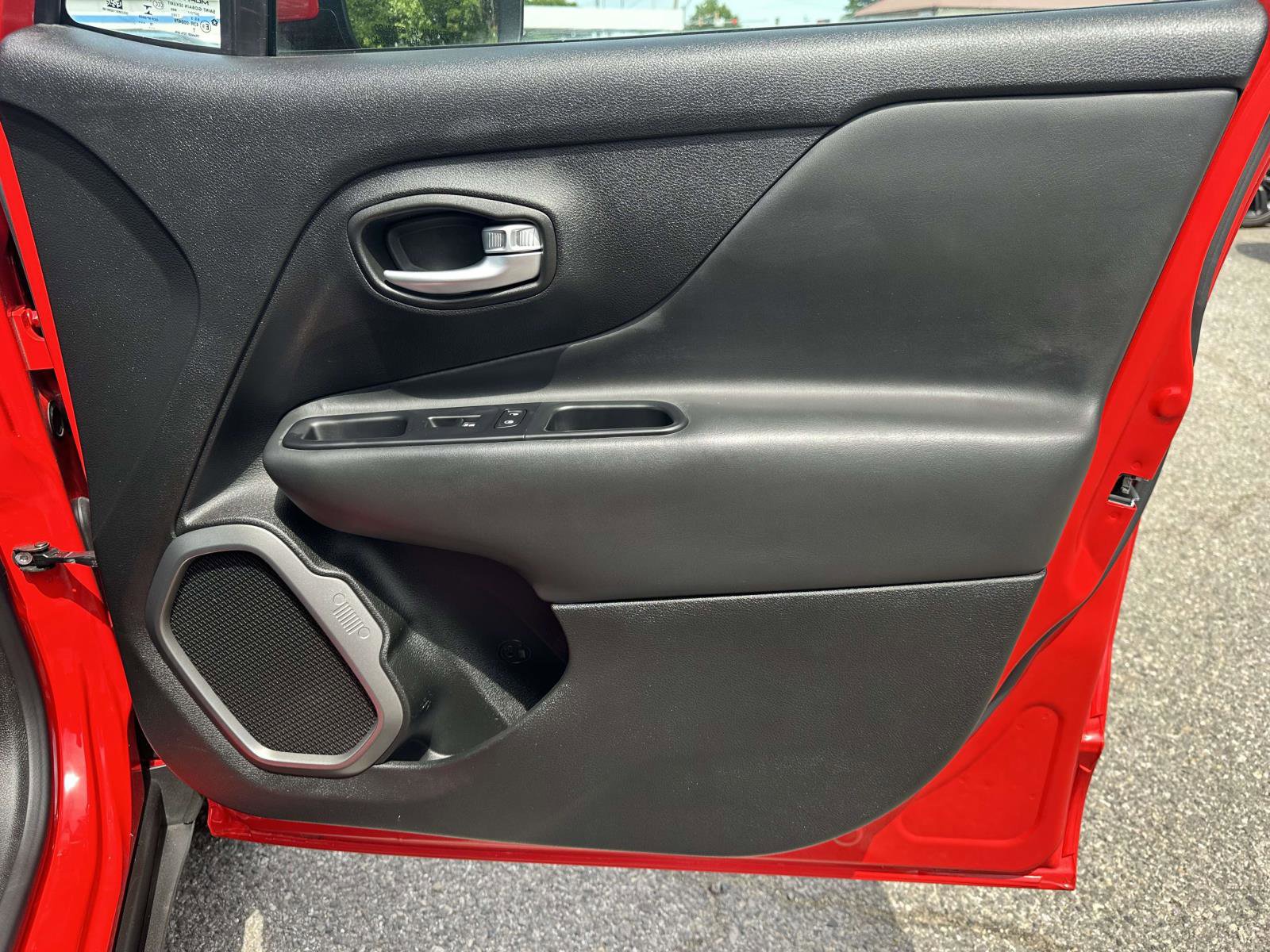 Used 2019 Jeep Renegade Limited w/ Quick Order Package 22P FWD image 21
