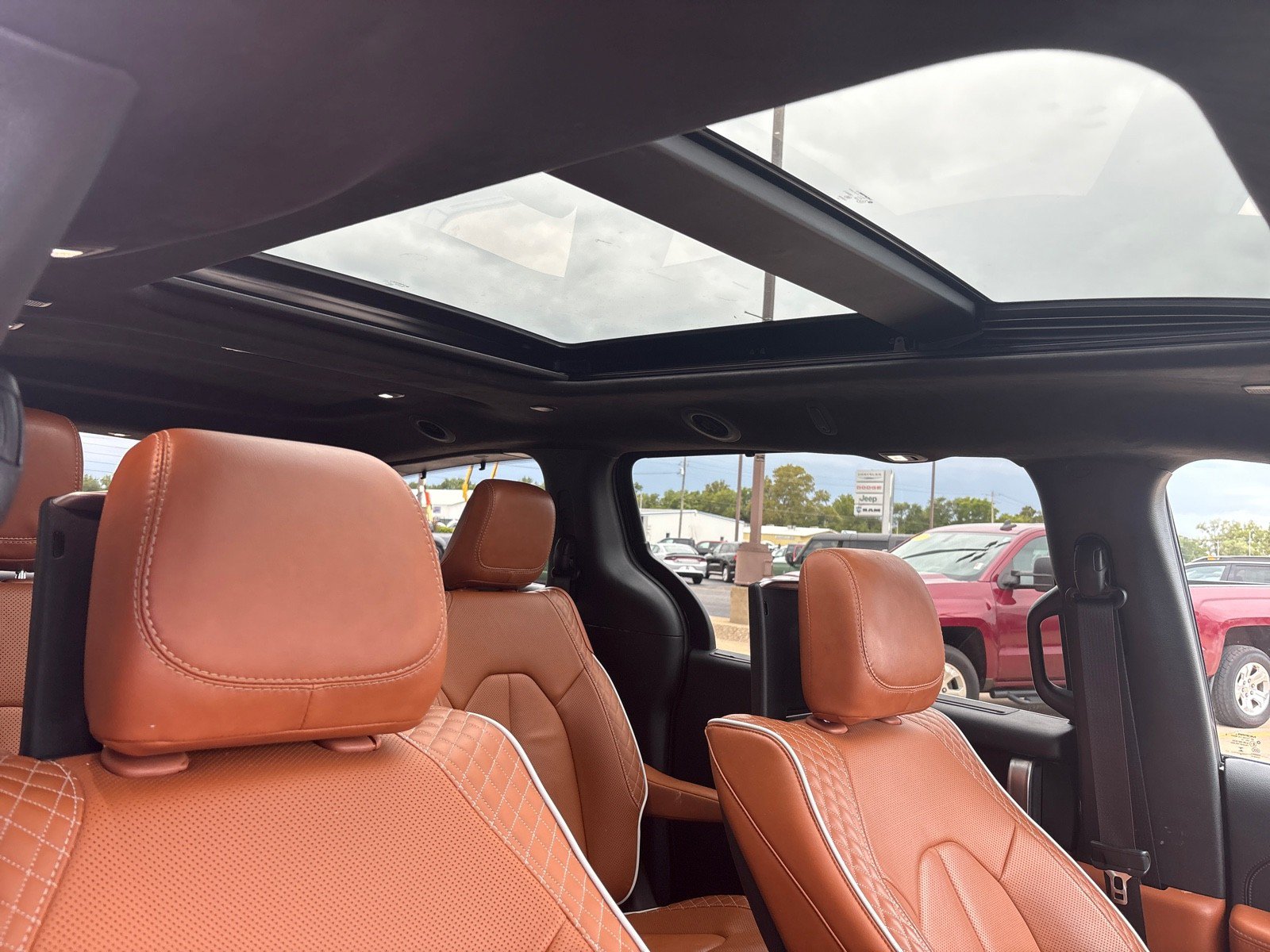 Used 2026 Chrysler Pacifica Pinnacle FWD image 10