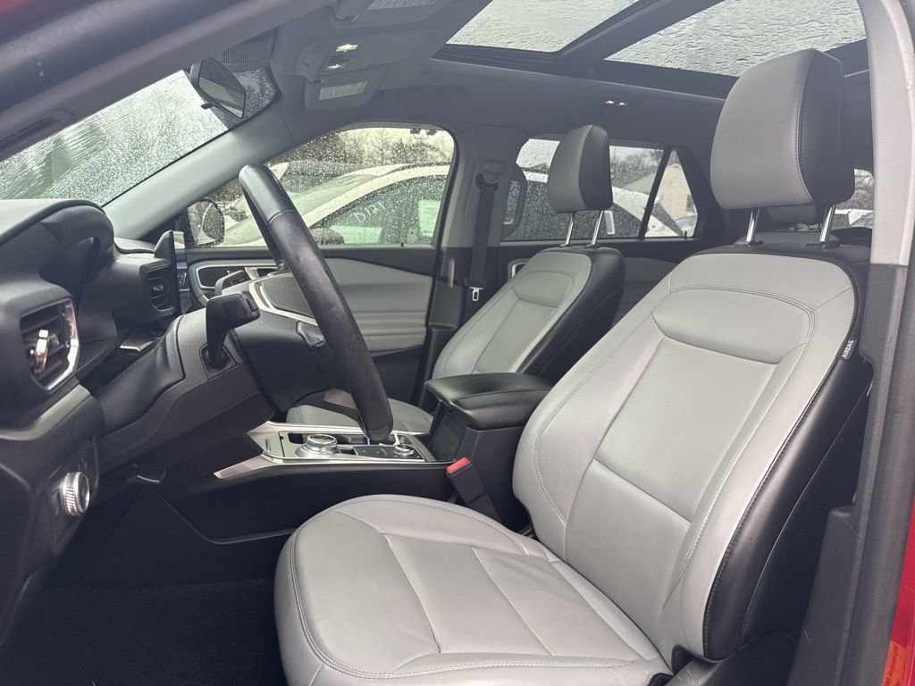 Certified 2021 Ford Explorer XLT w/ Equipment Group 202A image 8