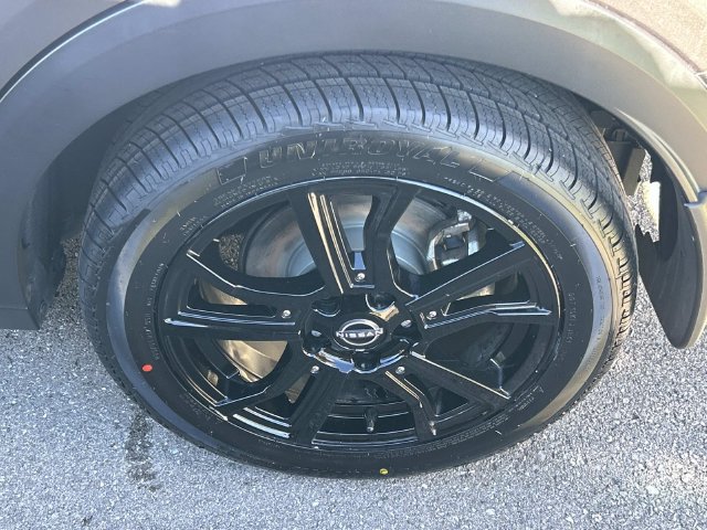 Used 2022 Nissan Kicks SR FWD image 14