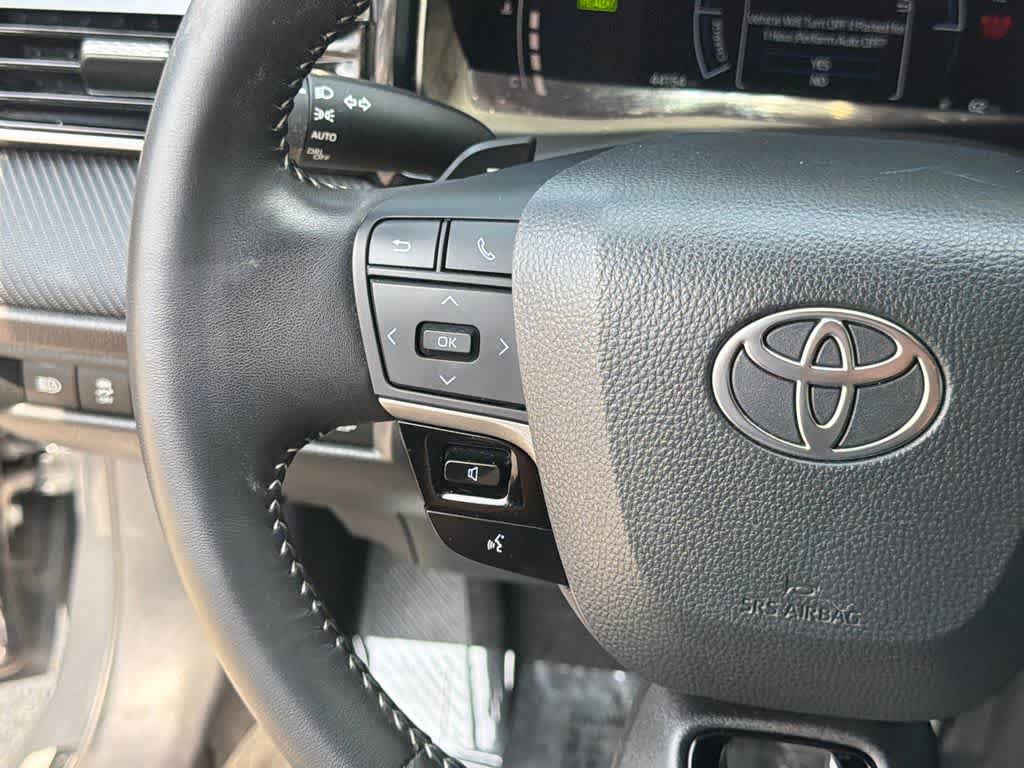 Used 2025 Toyota Camry SE w/ Convenience Package FWD image 22