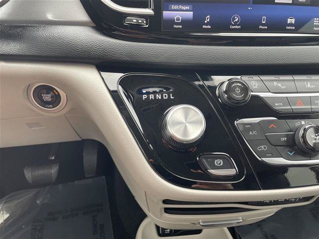 Used 2024 Chrysler Pacifica Touring-L FWD image 30