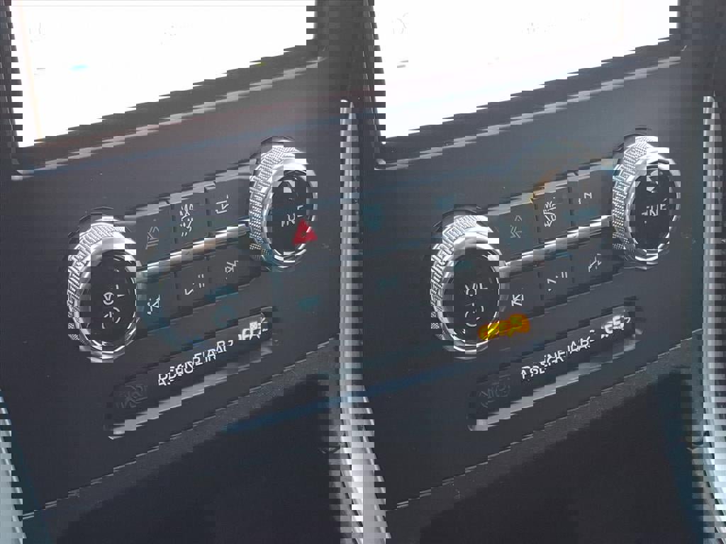 Certified 2024 Ford Edge SEL w/ Convenience Package image 28