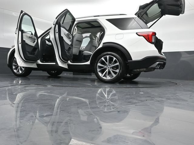 Certified 2025 Ford Explorer Platinum w/ Ultimate Package AWD/4WD image 59