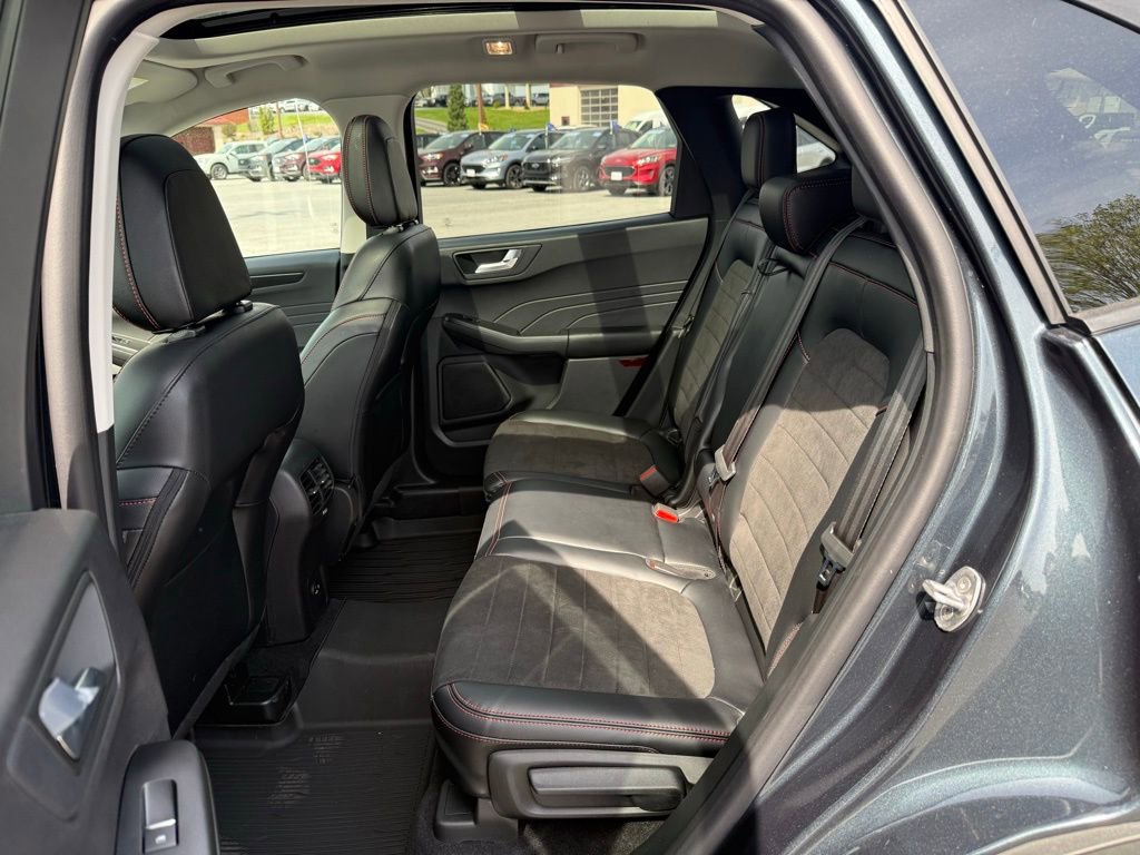 Certified 2022 Ford Escape SEL w/ SEL Stealth AWD Package image 20