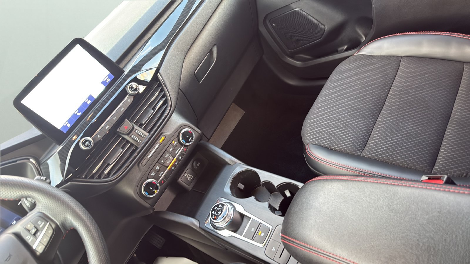 Certified 2025 Ford Escape ST-Line Select AWD/4WD image 20