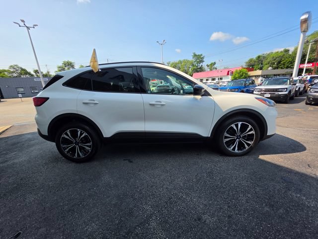Certified 2022 Ford Escape SE w/ SE Sport Appearance Package AWD/4WD image 10