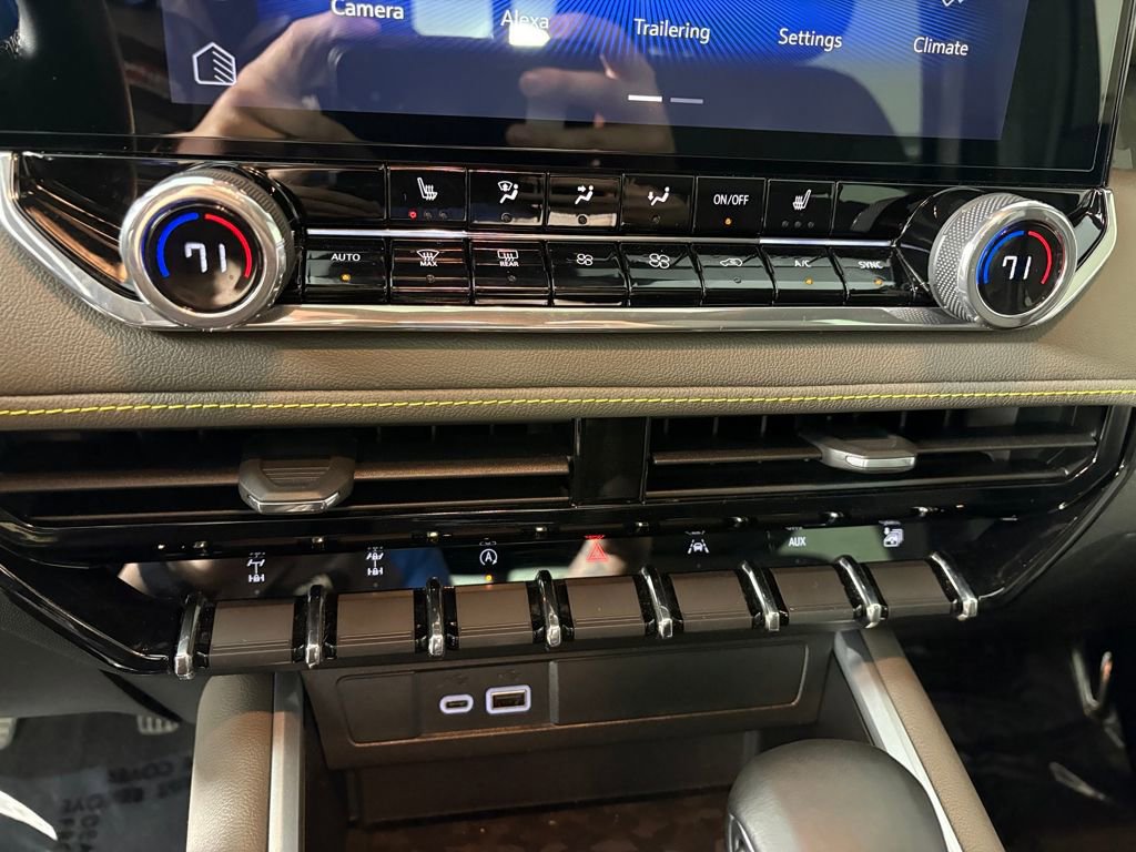 Used 2024 Chevrolet Colorado ZR2 w/ Technology Package image 20