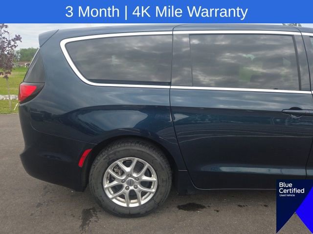 Used 2023 Chrysler Pacifica Touring-L FWD image 8