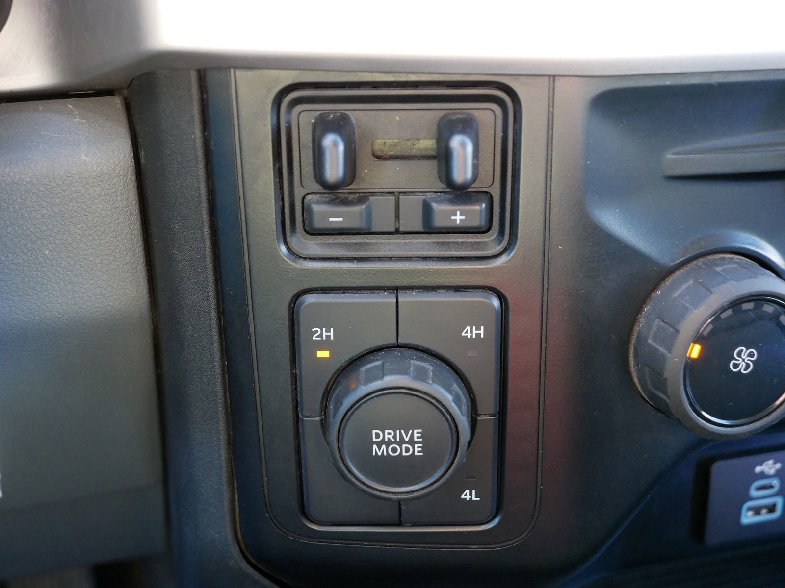 Certified 2024 Ford F350 XLT AWD/4WD image 29