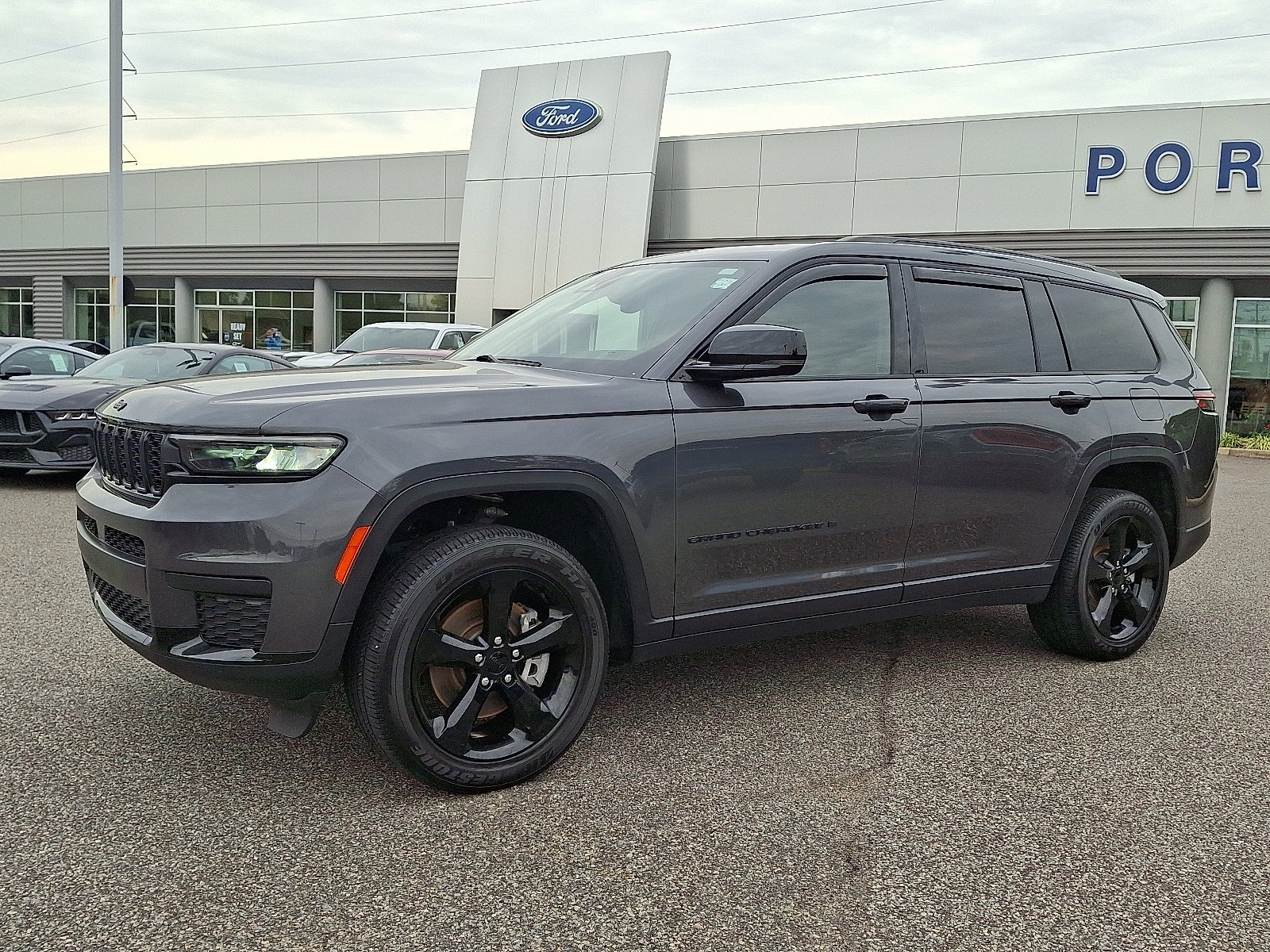Used 2023 Jeep Grand Cherokee L Laredo image 2