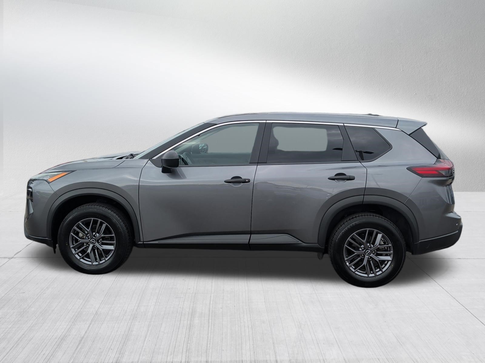 Used 2024 Nissan Rogue S AWD/4WD image 4