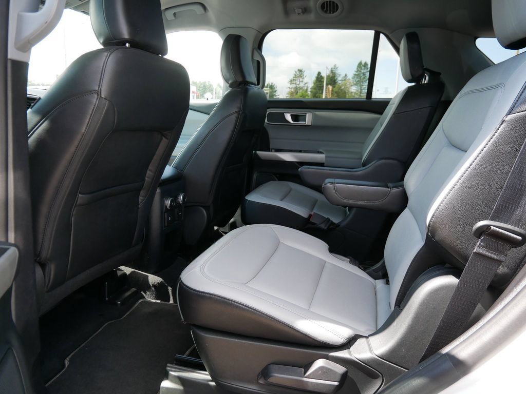 Certified 2021 Ford Explorer XLT w/ Equipment Group 202A AWD/4WD image 10