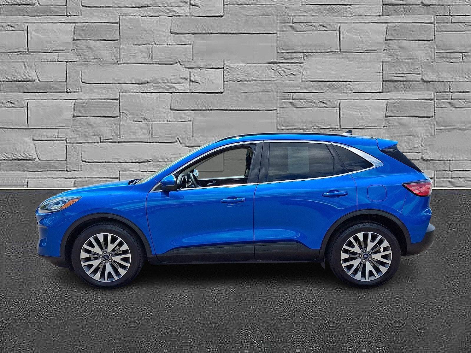 Certified 2020 Ford Escape Titanium w/ Titanium Premium Package 2.0 AWD/4WD image 6