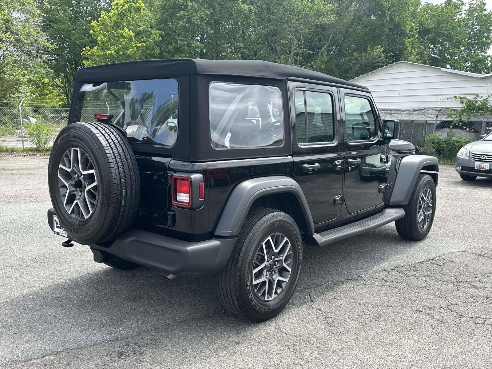 Used 2024 Jeep Wrangler Unlimited Sport AWD/4WD image 7