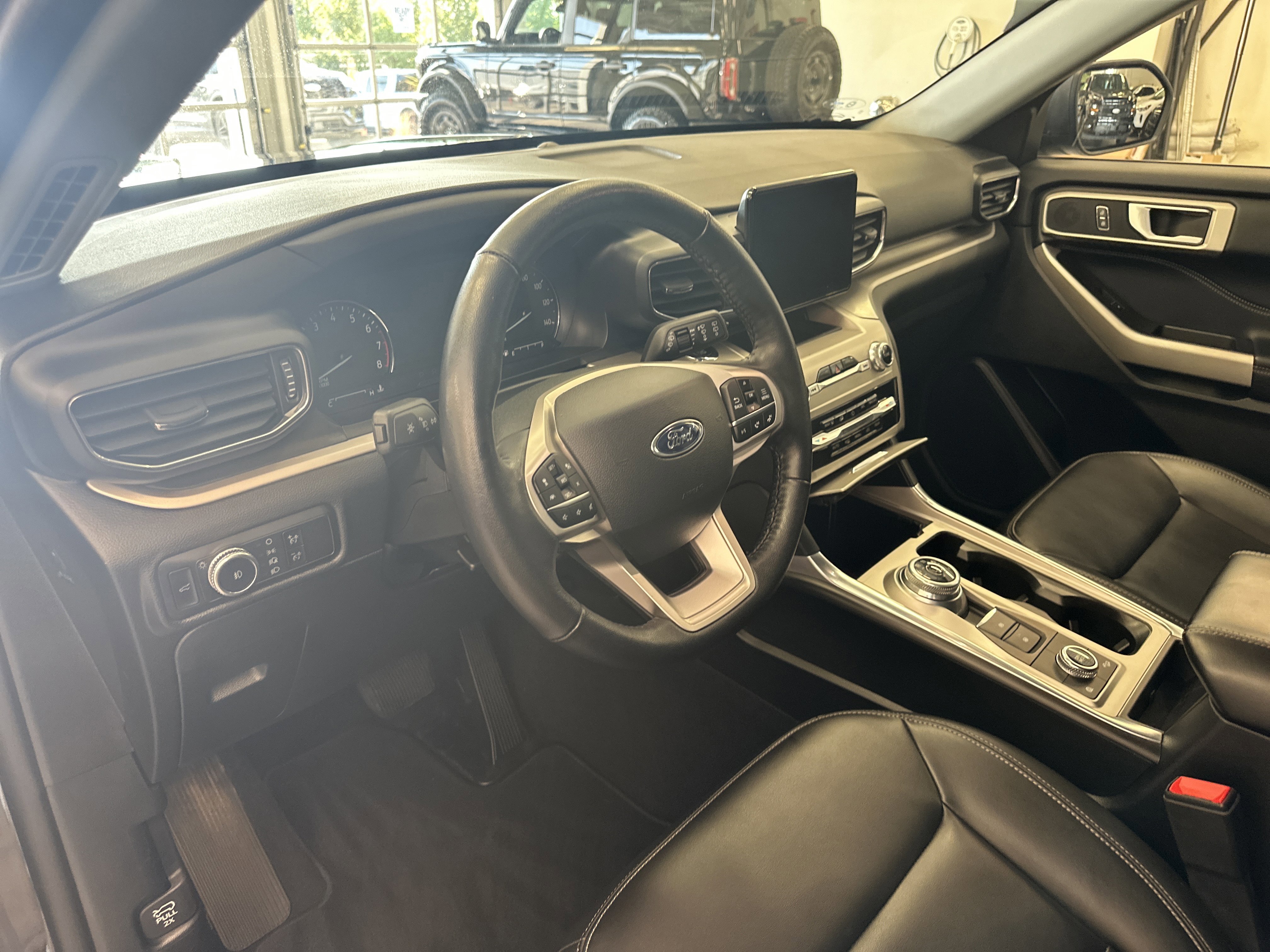 Certified 2022 Ford Explorer XLT w/ Equipment Group 202A image 26