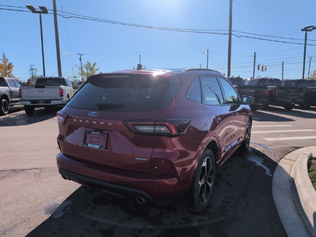 Certified 2023 Ford Escape ST-Line Select w/ Tech Pack #2 AWD/4WD image 5