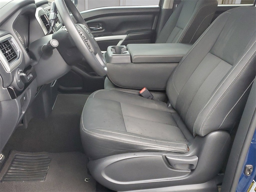Used 2019 Nissan Titan SV image 16