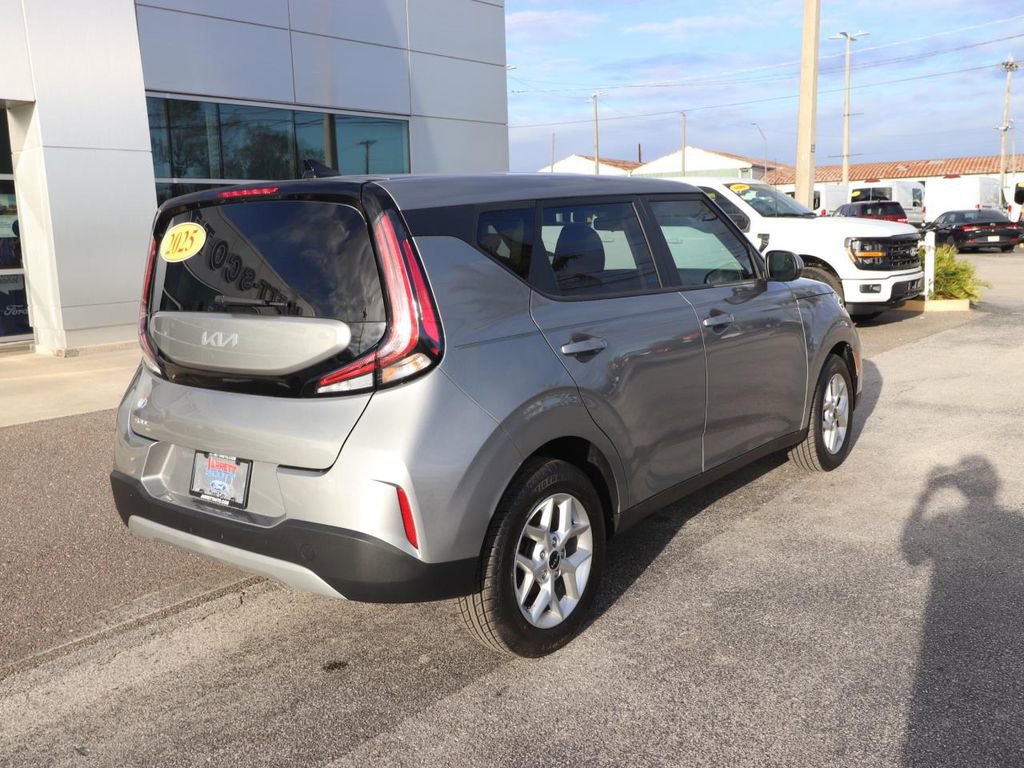 Used 2025 Kia Soul LX w/ LX Technology Package image 13