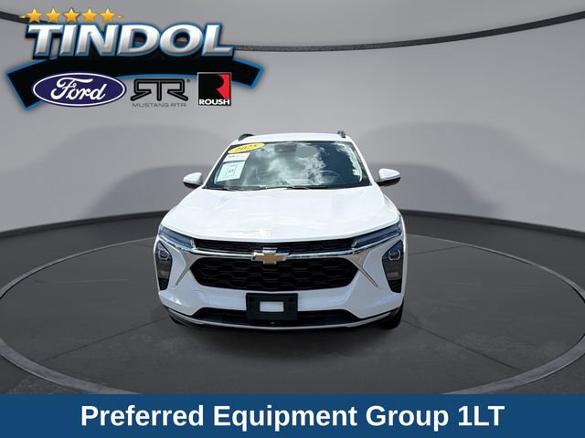 Used 2025 Chevrolet Trax LT FWD image 3