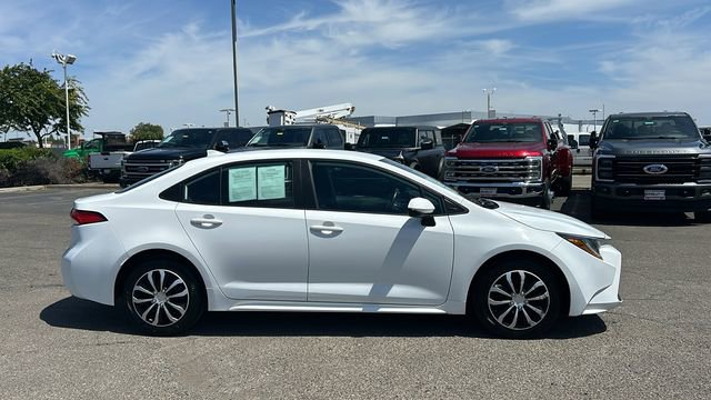 Used 2022 Toyota Corolla LE FWD image 2