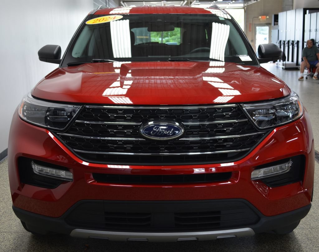 Certified 2024 Ford Explorer XLT w/ Equipment Group 202A AWD/4WD image 6