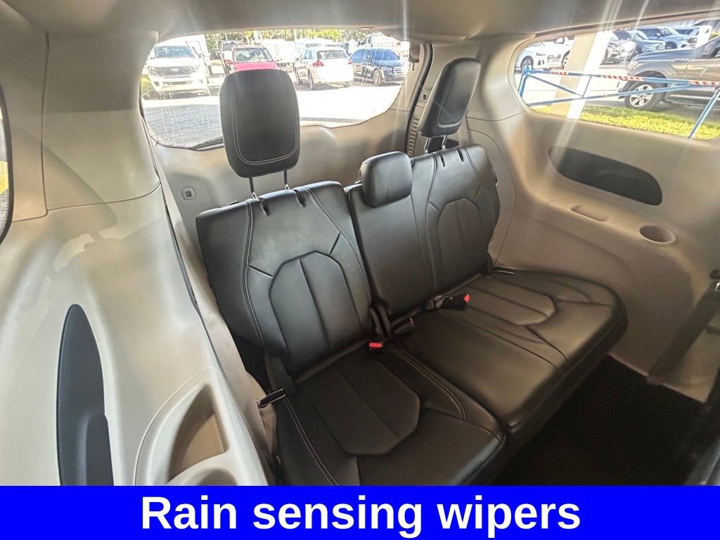 Used 2024 Chrysler Pacifica Touring-L image 30