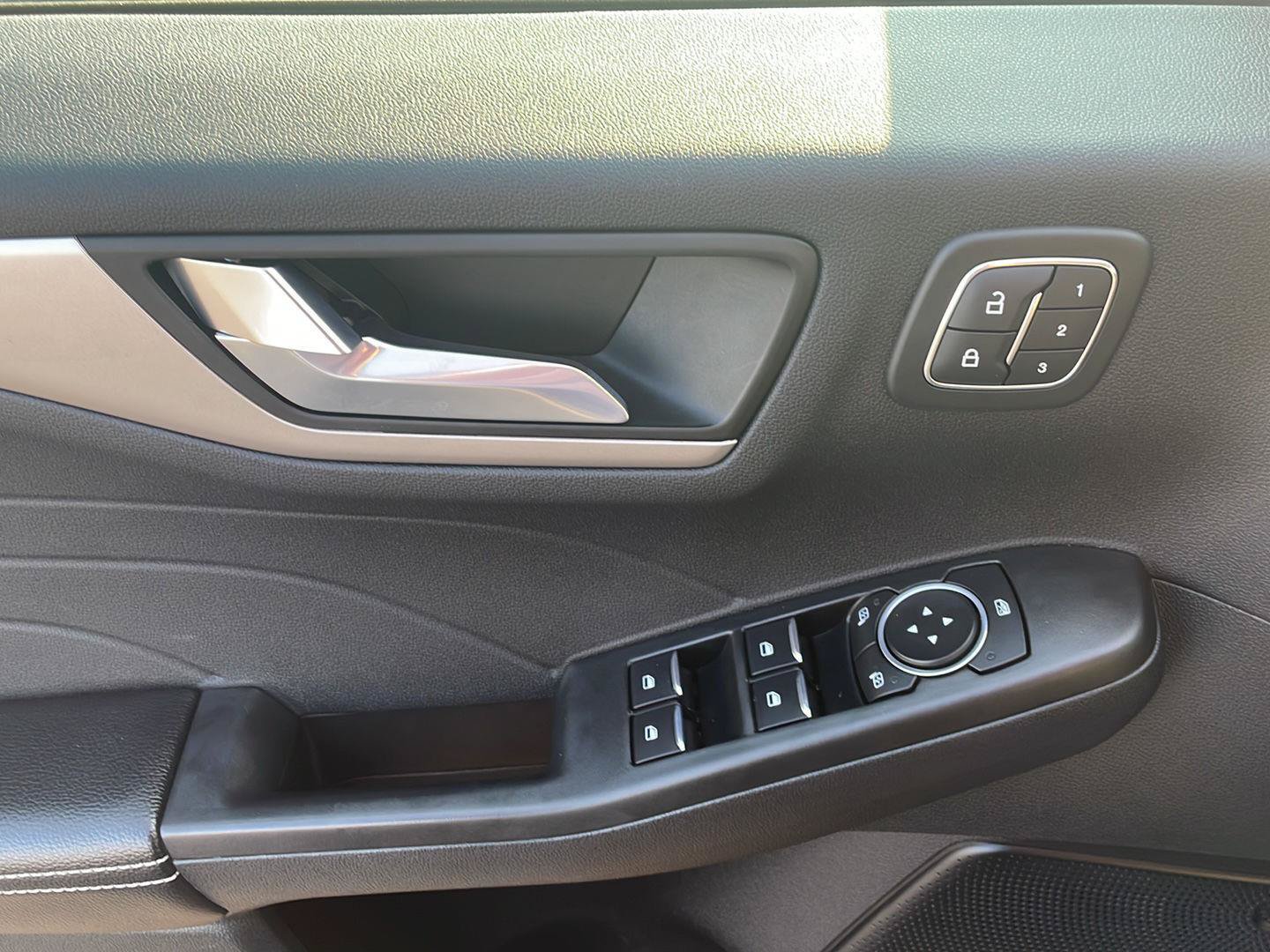Certified 2022 Ford Escape SEL w/ Technology Package FWD image 12