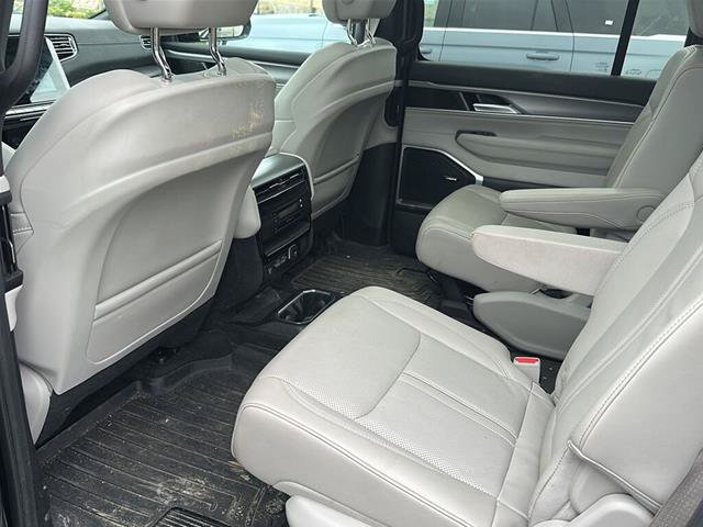 Used 2025 Jeep Wagoneer Series II w/ Premium Group I AWD/4WD image 8
